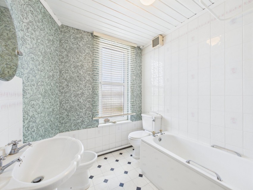 Images for Ashford, Surrey EAID:2640919782 BID:ASH
