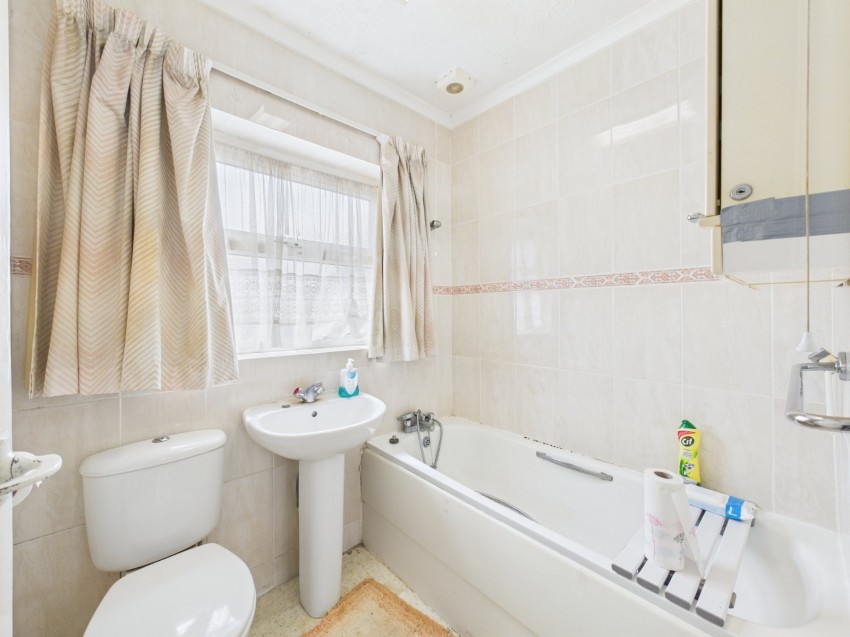 Images for Stanwell, Staines-upon-Thames, Surrey EAID:2640919782 BID:ASH