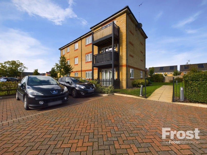 Images for Staines-upon-Thames, Surrey EAID:2640919782 BID:ASH