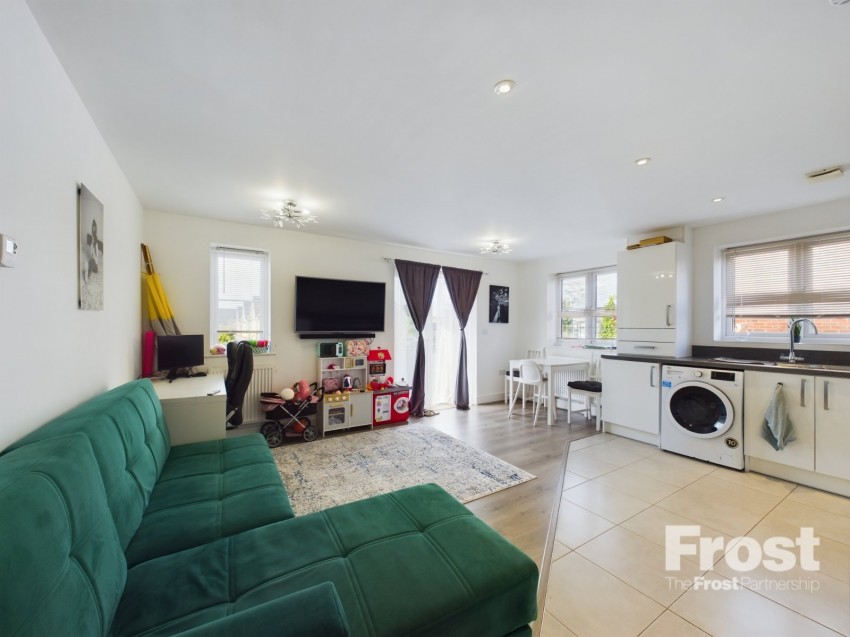 Images for Staines-upon-Thames, Surrey EAID:2640919782 BID:ASH