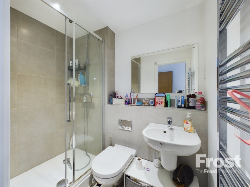 Images for Staines-upon-Thames, Surrey EAID:2640919782 BID:ASH