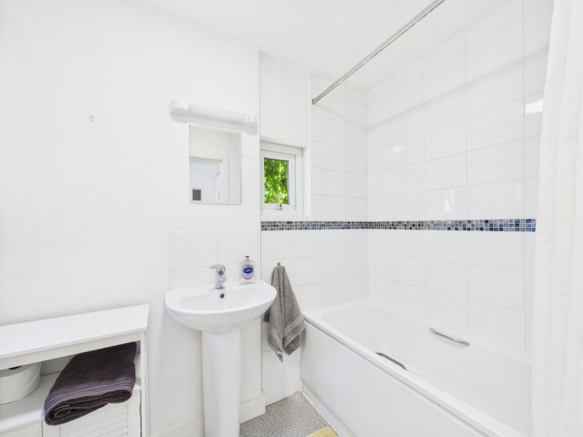 Images for Ashford, Surrey EAID:2640919782 BID:ASH