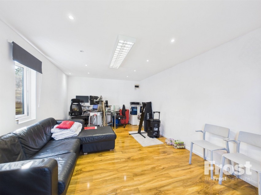 Images for Ashford, Surrey EAID:2640919782 BID:ASH