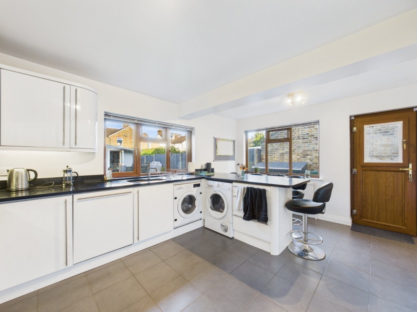 Images for Ashford, Surrey EAID:2640919782 BID:ASH