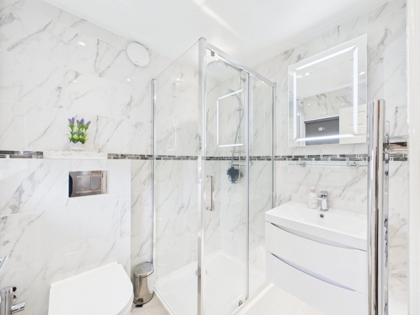 Images for Sunbury-on-Thames, Surrey EAID:2640919782 BID:ASH