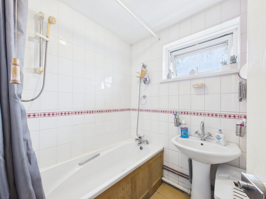 Images for Stanwell, Staines-upon-Thames, Surrey EAID:2640919782 BID:ASH