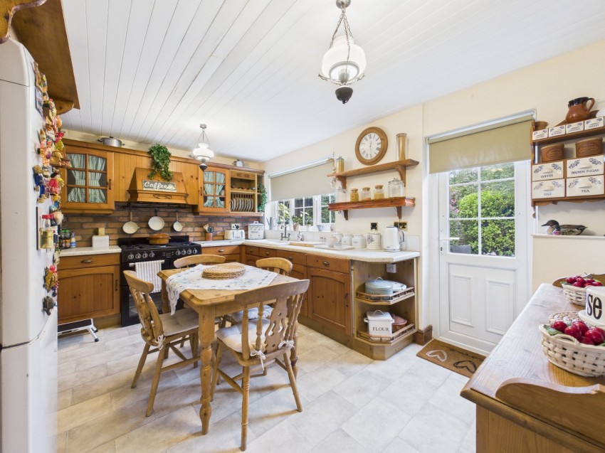 Images for Ashford, Surrey EAID:2640919782 BID:ASH