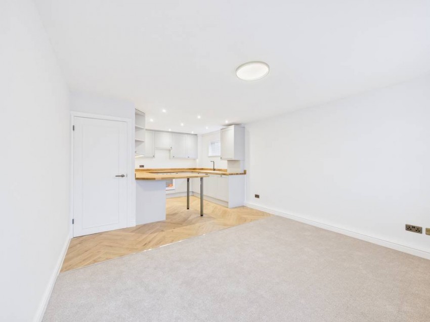 Images for Ashford, Surrey EAID:2640919782 BID:ASH