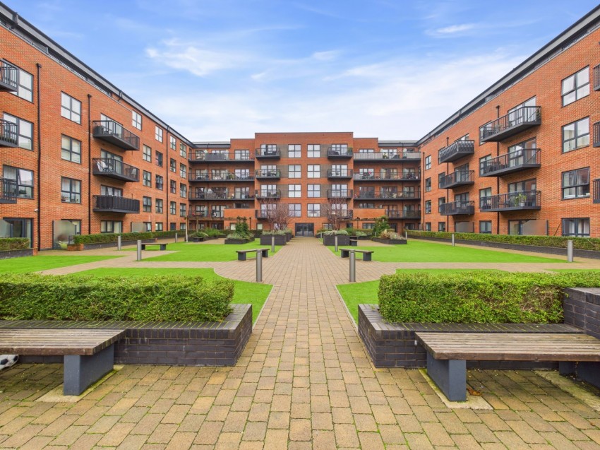 Images for Ashford, Surrey EAID:2640919782 BID:ASH