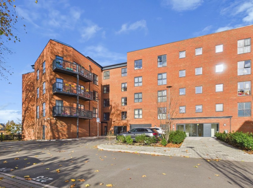 Images for Ashford, Surrey EAID:2640919782 BID:ASH