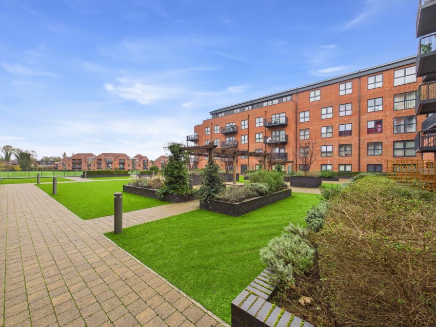 Images for Ashford, Surrey EAID:2640919782 BID:ASH