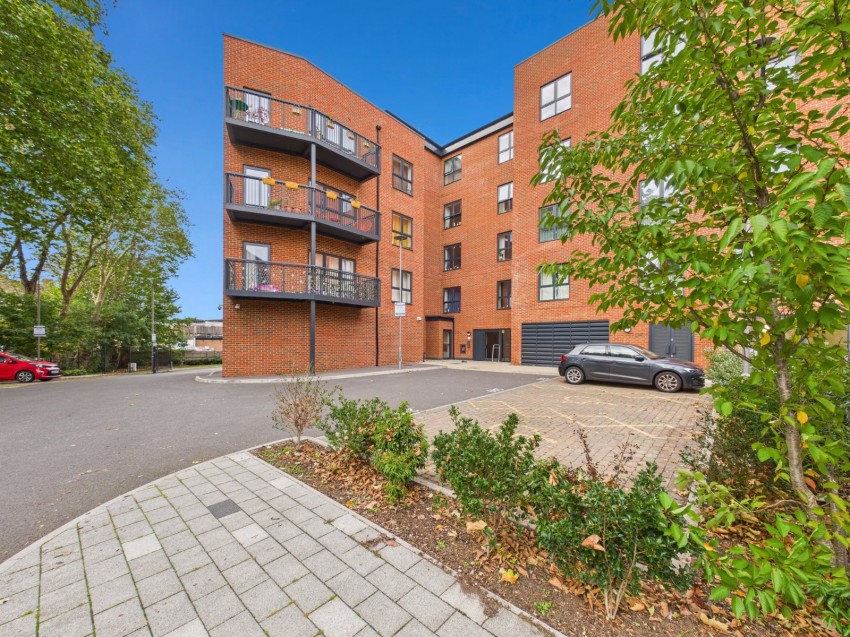 Images for Ashford, Surrey EAID:2640919782 BID:ASH