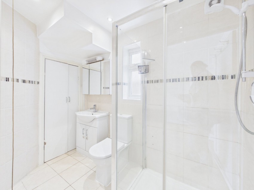 Images for Ashford, Surrey EAID:2640919782 BID:ASH