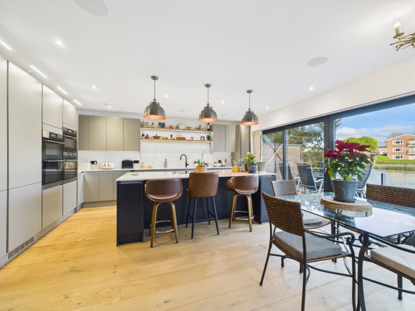 Images for Staines-upon-Thames, Surrey EAID:2640919782 BID:STA