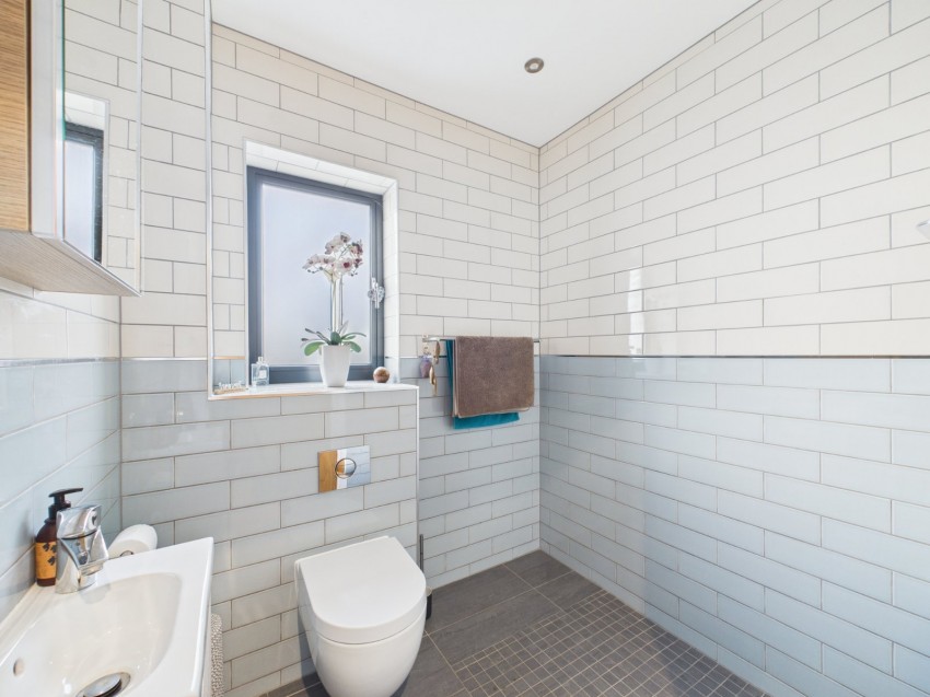 Images for Staines-upon-Thames, Surrey EAID:2640919782 BID:STA