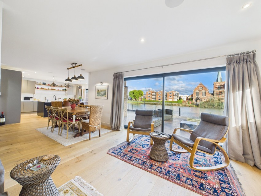 Images for Staines-upon-Thames, Surrey EAID:2640919782 BID:STA