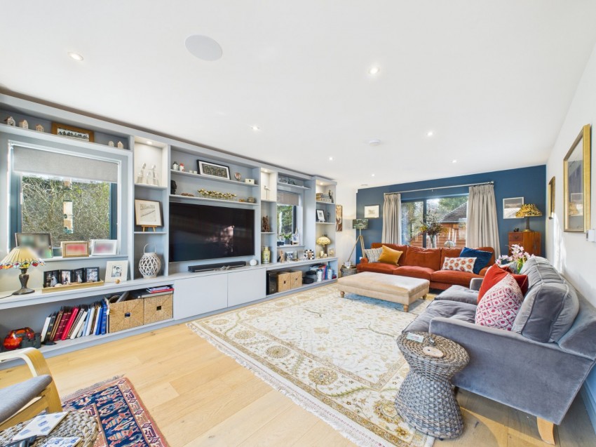 Images for Staines-upon-Thames, Surrey EAID:2640919782 BID:STA