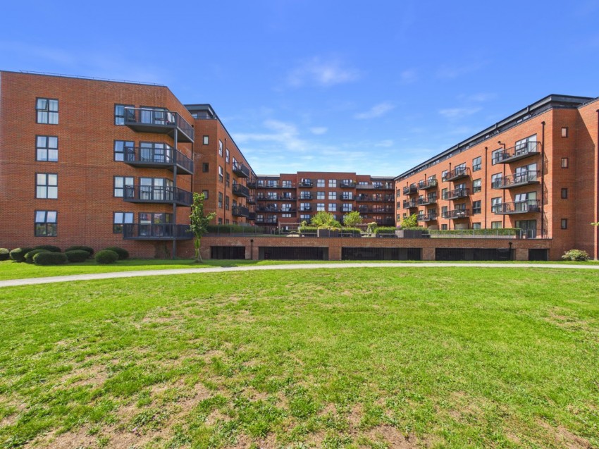 Images for Ashford, Surrey EAID:2640919782 BID:ASH