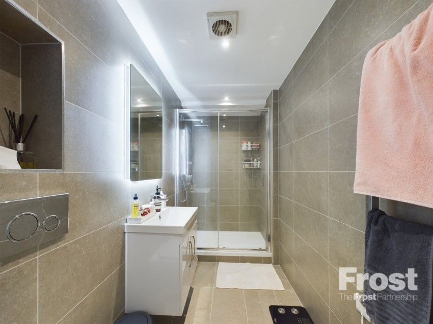 Images for Sunbury-on-Thames, Surrey EAID:2640919782 BID:ASL