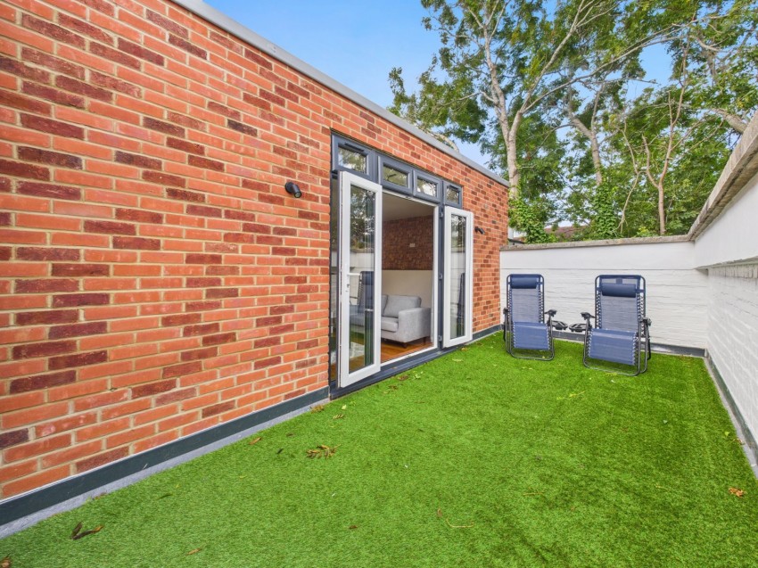 Images for Ashford, Surrey EAID:2640919782 BID:ASL