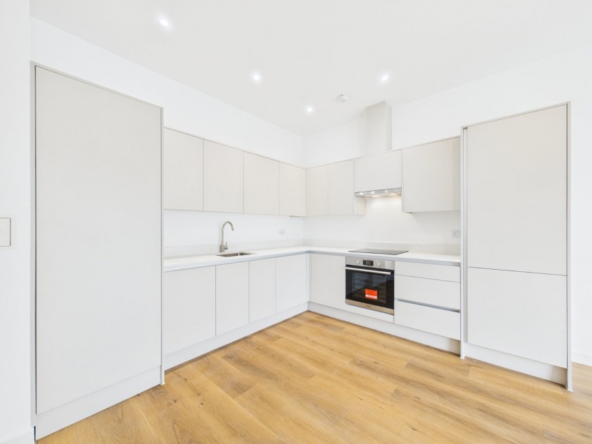 Images for Causeway, Staines-Upon-Thames EAID:2640919782 BID:ASL