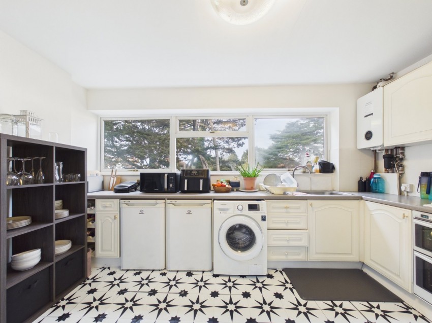 Images for Ashford, Surrey EAID:2640919782 BID:ASH