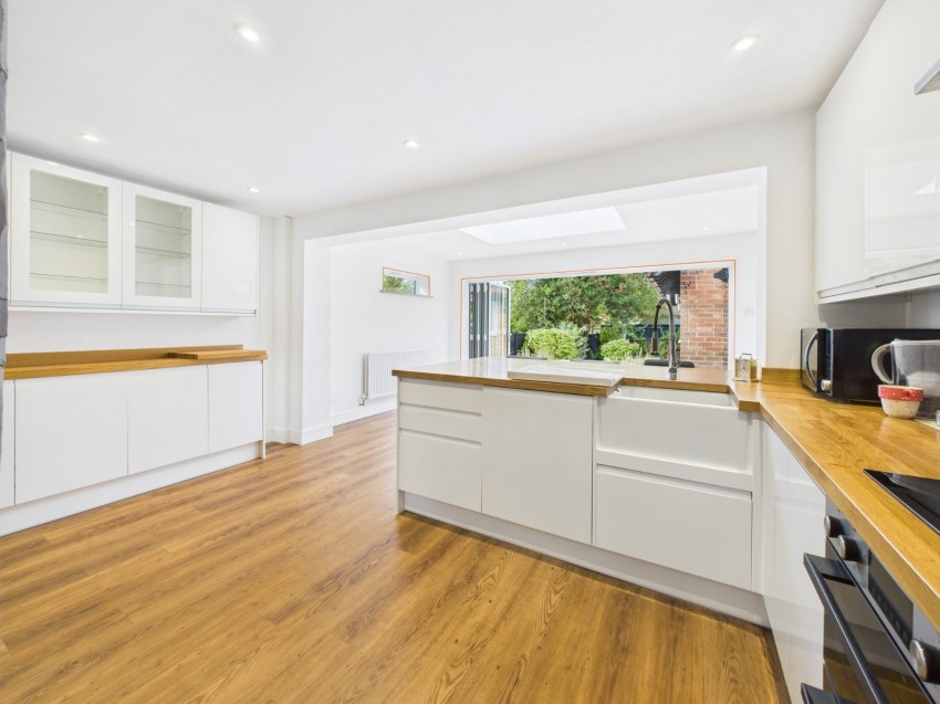 Images for Holmer Green, High Wycombe, Buckinghamshire EAID:2640919782 BID:BEA