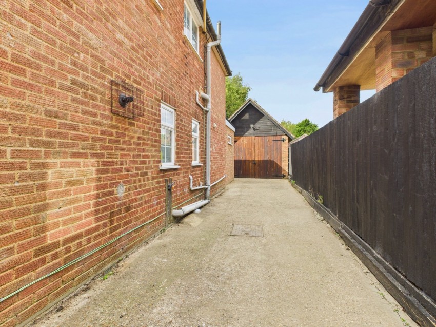 Images for Holmer Green, High Wycombe, Buckinghamshire EAID:2640919782 BID:BEA