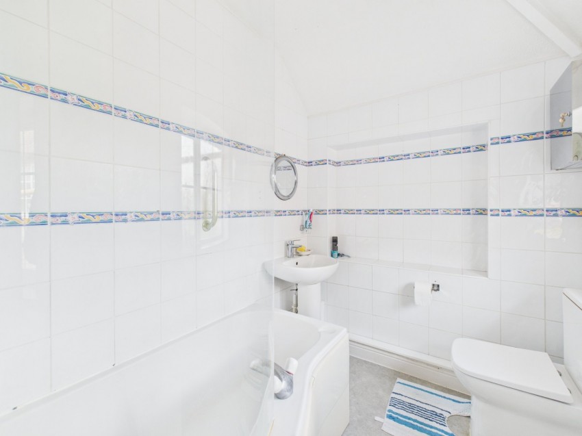 Images for Holmer Green, High Wycombe, Buckinghamshire EAID:2640919782 BID:BEA