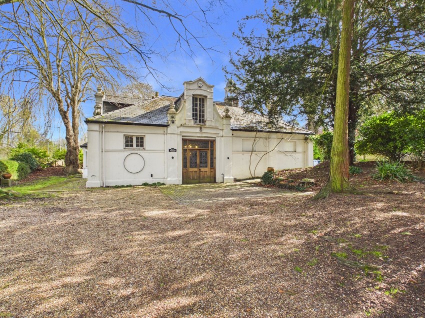 Images for off Grange Drive, Wooburn Green, Buckinghamshire EAID:2640919782 BID:BEA