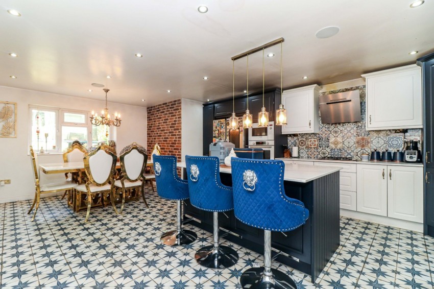 Images for High Wycombe EAID:2640919782 BID:BEA