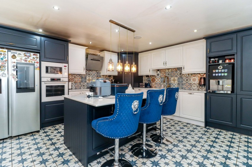 Images for High Wycombe EAID:2640919782 BID:BEA