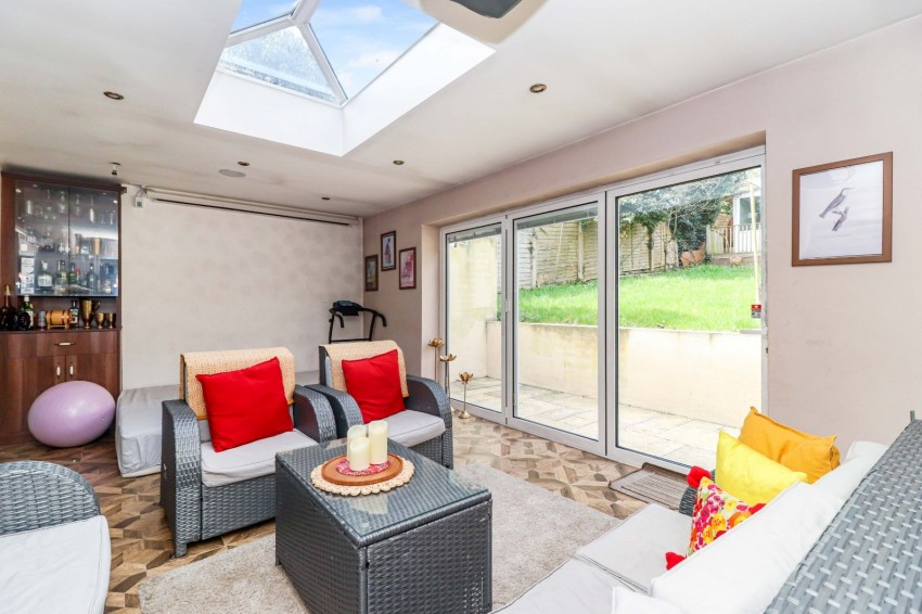 Images for High Wycombe EAID:2640919782 BID:BEA