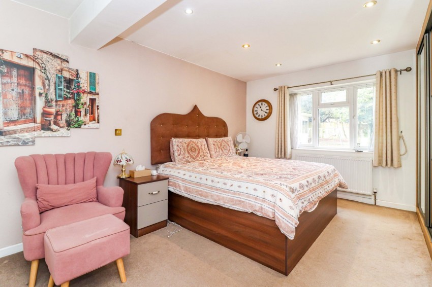 Images for High Wycombe EAID:2640919782 BID:BEA