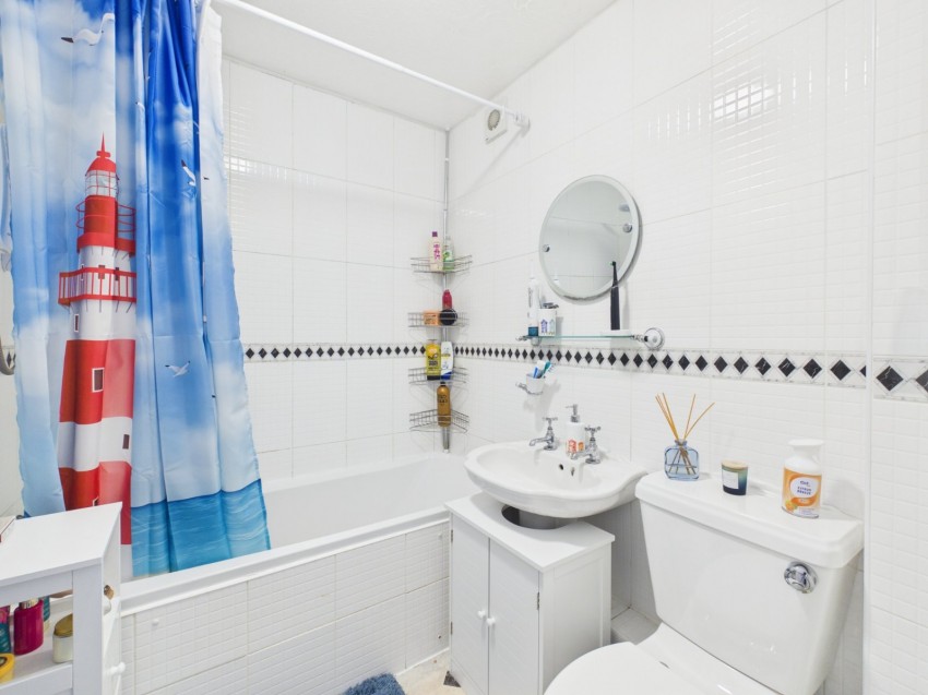 Images for High Wycombe EAID:2640919782 BID:BEA