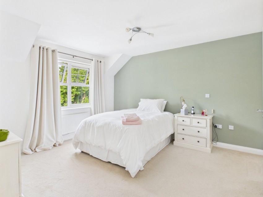Images for Wooburn Green, High Wycombe, Buckinghamshire EAID:2640919782 BID:BEL