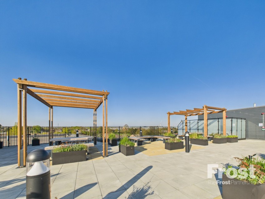 Images for Slough, Berkshire EAID:2640919782 BID:SLL