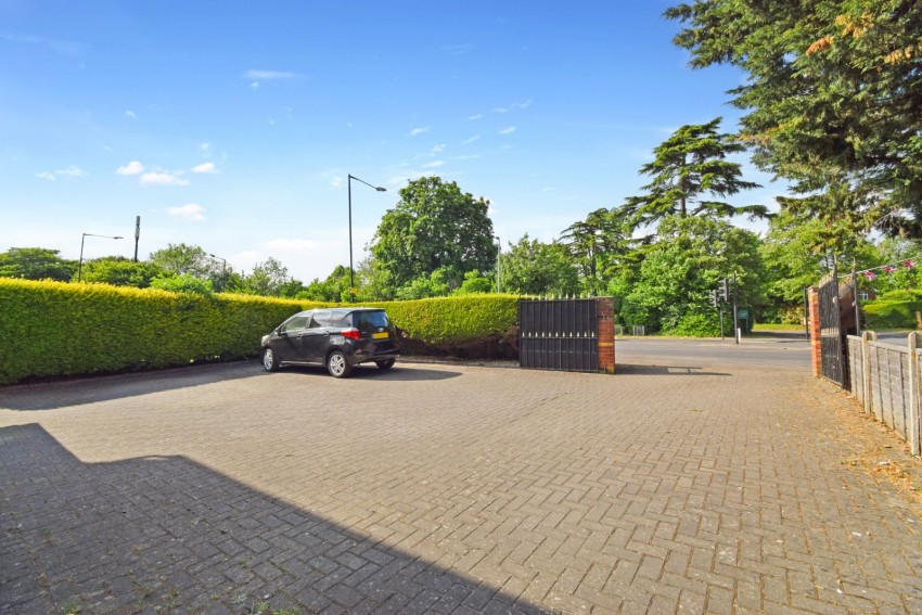 Images for Near Burnham, Berkshire EAID:2640919782 BID:BUR