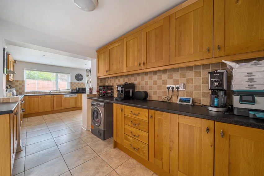 Images for Taplow, Maidenhead, Buckinghamshire EAID:2640919782 BID:BUR