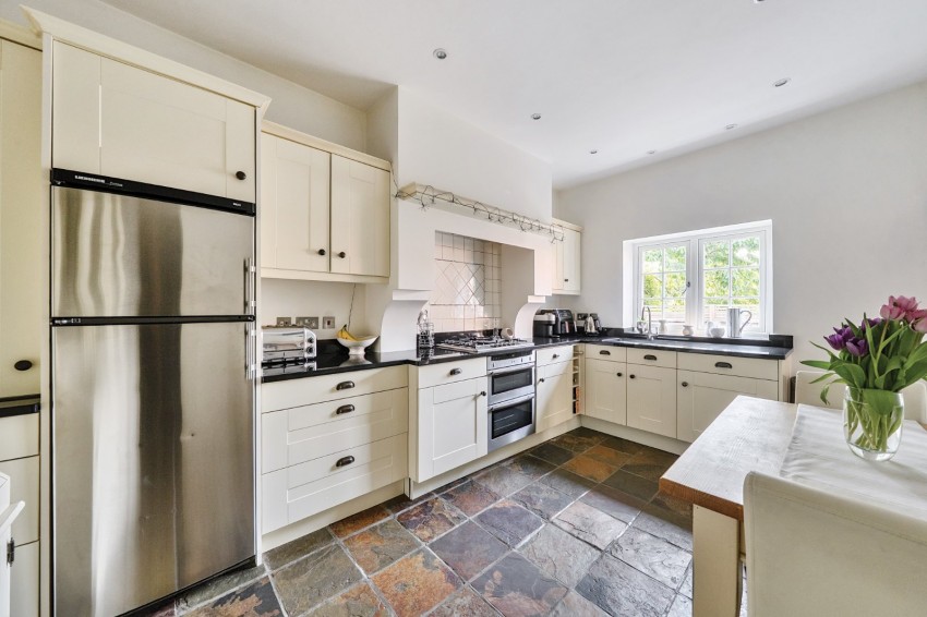Images for Hitcham Grange, Hill Farm Road, Taplow, Buckinghamshire EAID:2640919782 BID:BUR
