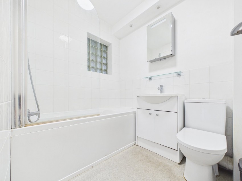 Images for Waterside, Chesham, Buckinghamshire EAID:2640919782 BID:CHE