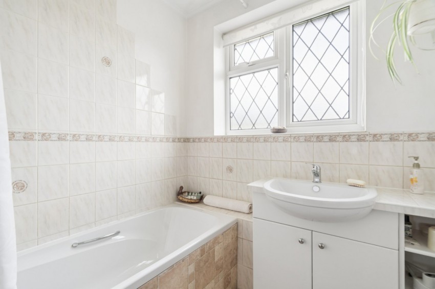 Images for Chalfont St. Peter, Buckinghamshire, Chalfont Saint Peter EAID:2640919782 BID:CSP