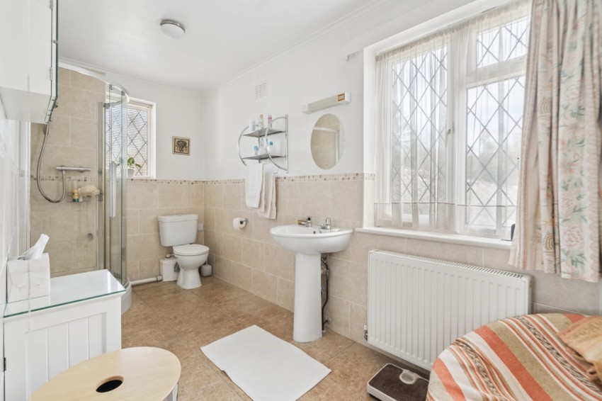 Images for Chalfont St. Peter, Buckinghamshire, Chalfont Saint Peter EAID:2640919782 BID:CSP