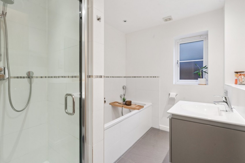 Images for Chalfont St. Peter, Gerrards Cross, Buckinghamshire EAID:2640919782 BID:CSP