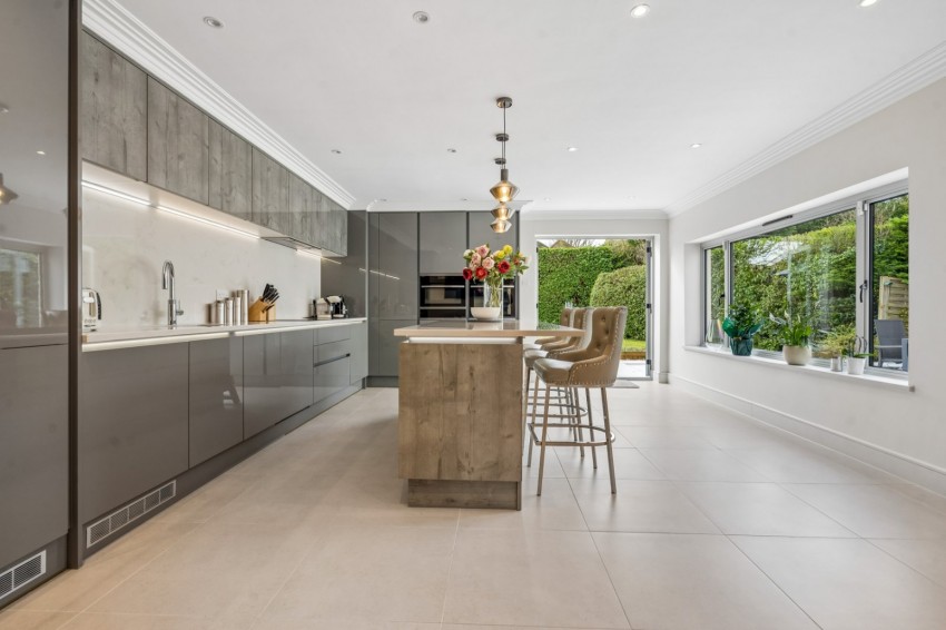 Images for Chalfont St. Peter, Gerrards Cross, Buckinghamshire EAID:2640919782 BID:CSP