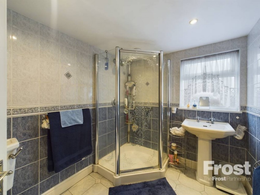 Images for Sunbury-on-Thames, Surrey EAID:2640919782 BID:FEL