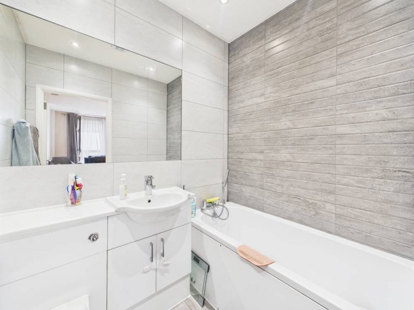 Images for Sunbury-on-Thames, Surrey EAID:2640919782 BID:FEL