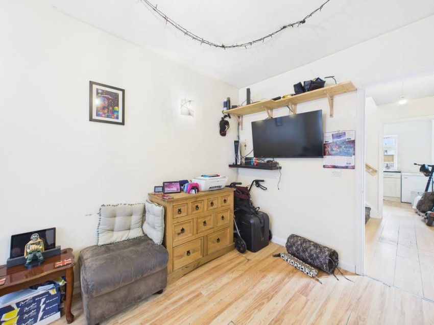 Images for Feltham, Surrey EAID:2640919782 BID:FEL