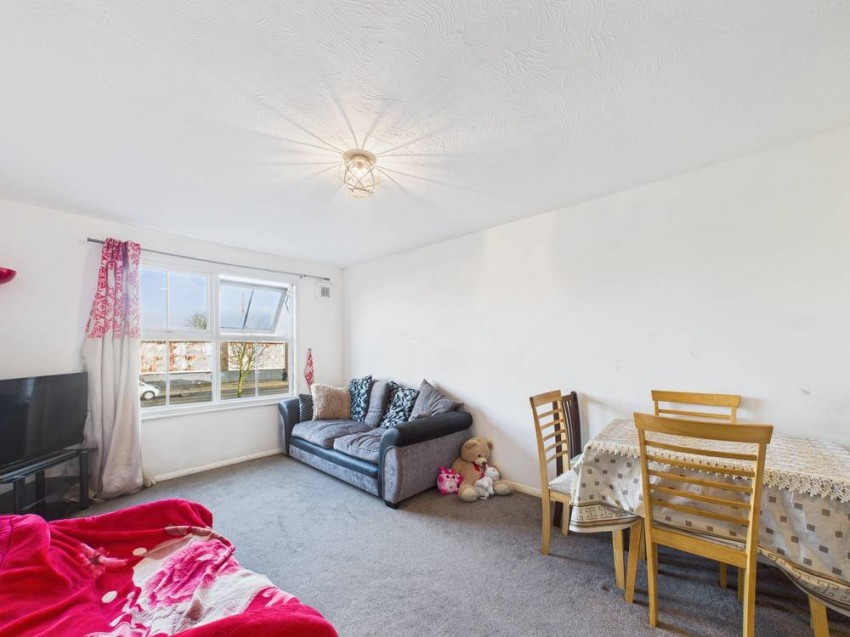 Images for Staines Road, Feltham, Greater London EAID:2640919782 BID:FEL