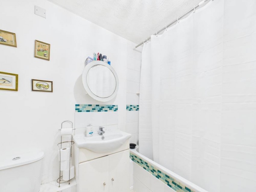 Images for Staines Road, Feltham, Greater London EAID:2640919782 BID:FEL